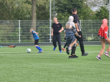 Laatste training S.K.N.W.K. JO10-1 (partijtje tegen de ouders) van woensdag 22 mei 2024 (69/133)